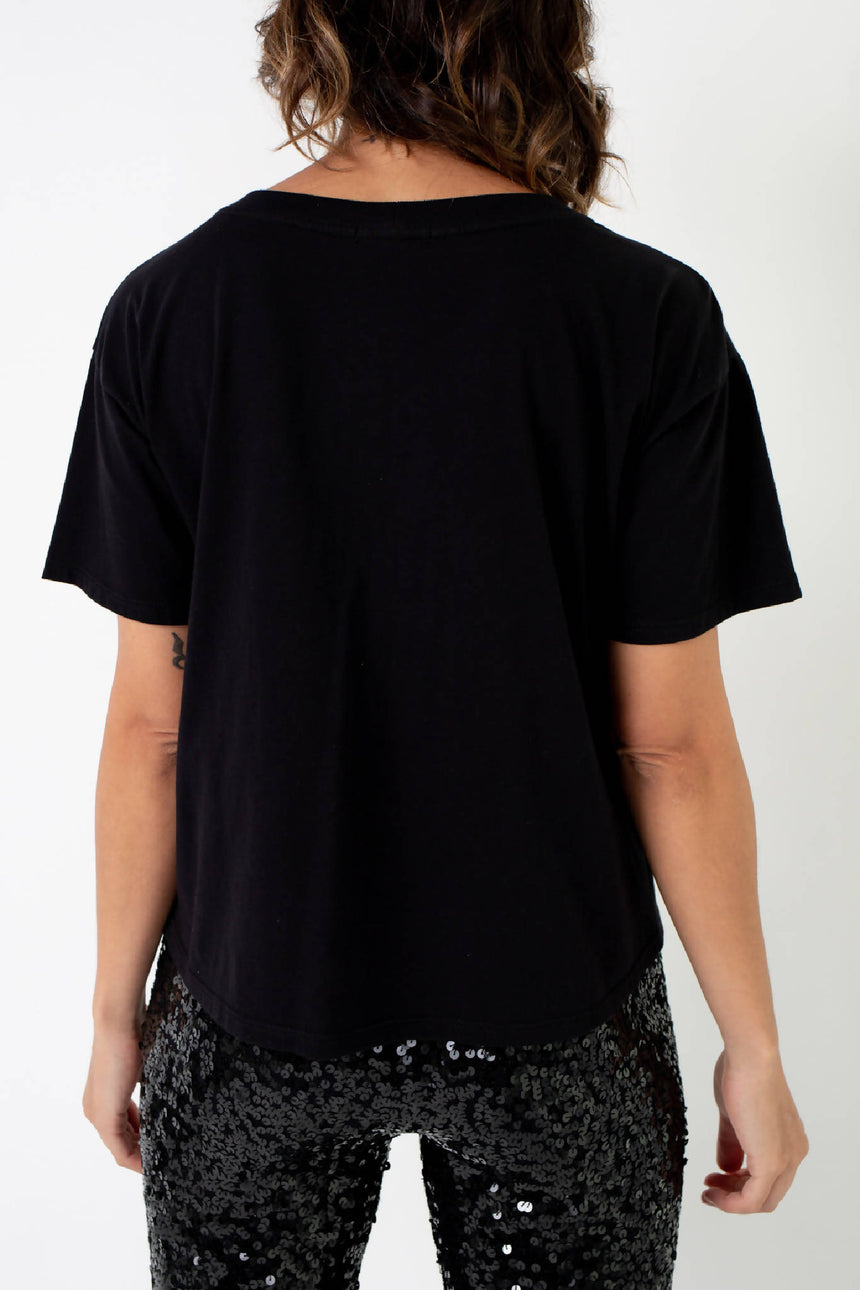 T-SHIRT BORDADA HALLEY - PRETO