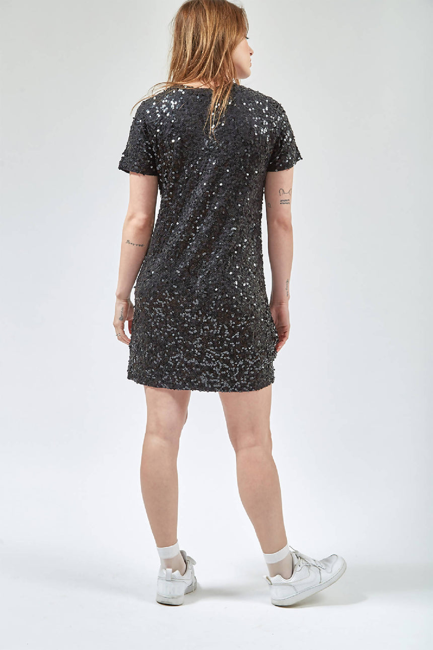 T-SHIRT DRESS BORDADA LUNA - PRETO