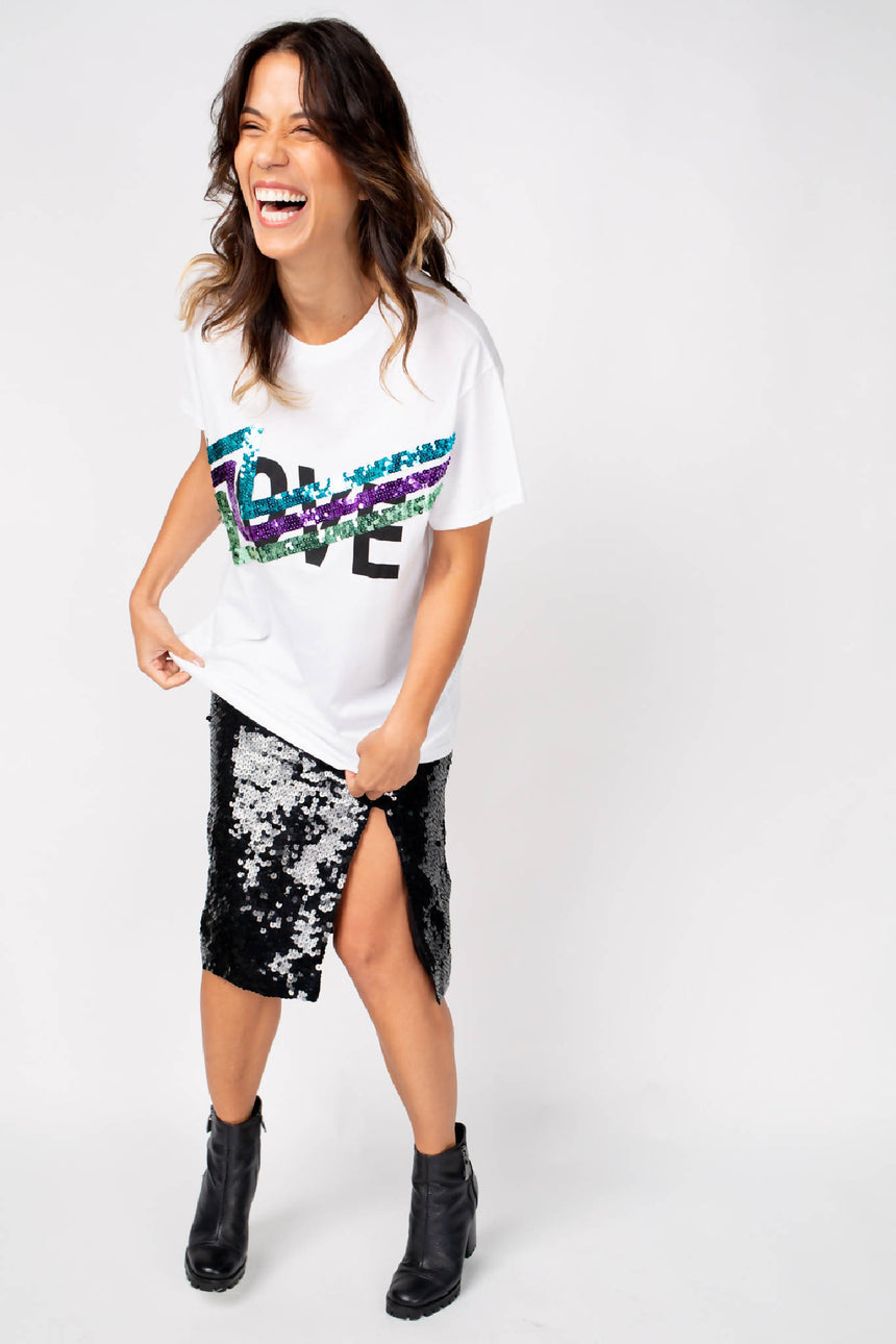 T-SHIRT BORDADA LISTRAS LOVE - BRANCO