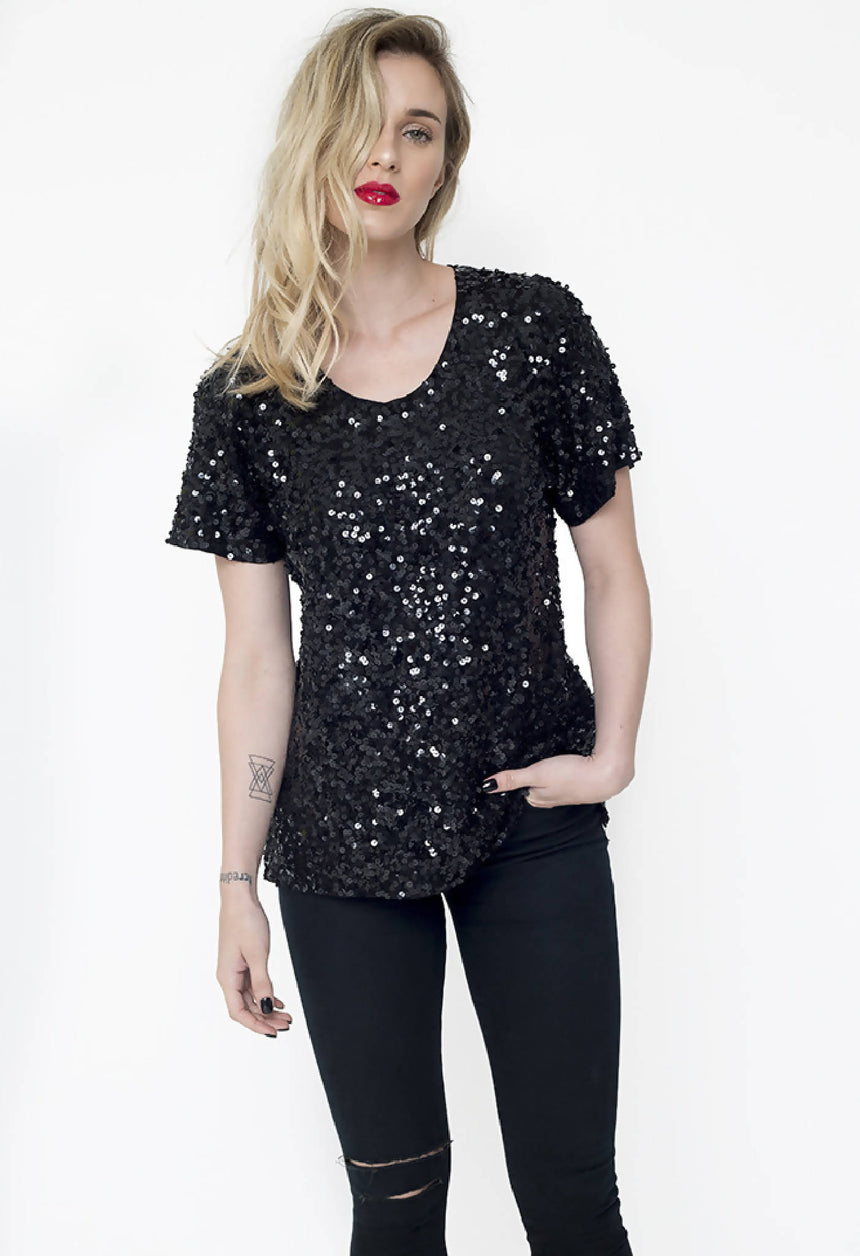 T-SHIRT BORDADA LUNA - PRETO